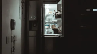 冷凍庫が臭うのはどうして？簡単な臭い取りの方法をご紹介！