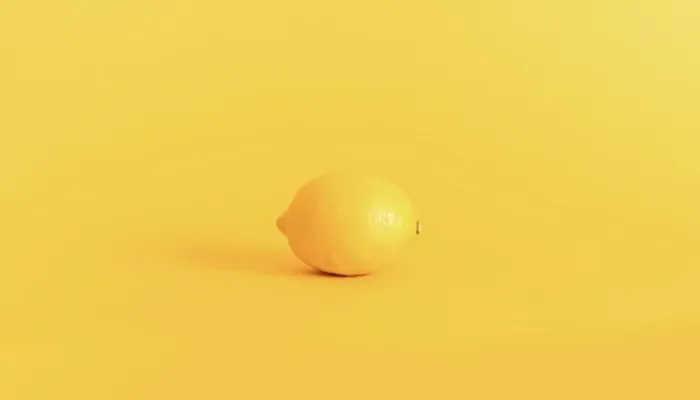 黄色い背景のレモン