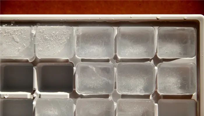 冷凍庫の温度は何度が正常？冷えない・溶ける時の対処法をご紹介！