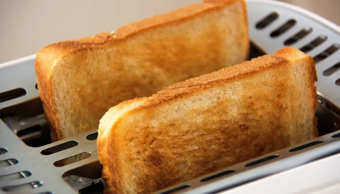 食パンをトースト